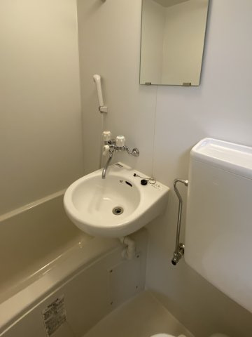 神大寺アパートの洗面所|脱衣スペースもあります