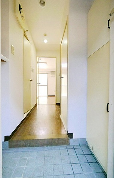 ラカータ川越の玄関|明るい玄関です