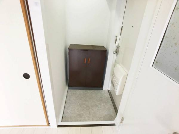 ビレッジハウス三田4号棟の玄関|ビレッジハウスの同一物件・同一タイプの間取りの写真です