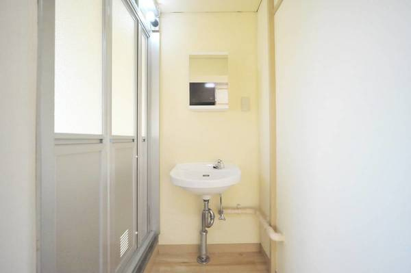 ビレッジハウス三田4号棟の洗面所|ビレッジハウスの同一物件・同一タイプの間取りの写真です