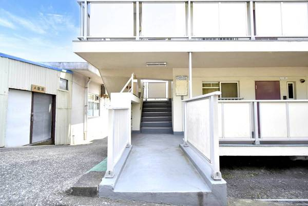 ビレッジハウス公郷3号棟のエントランス|毎日通るエントランスはこのようになっています