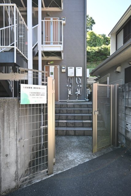 ＳＨ弘明寺のエントランス|建物の内部です