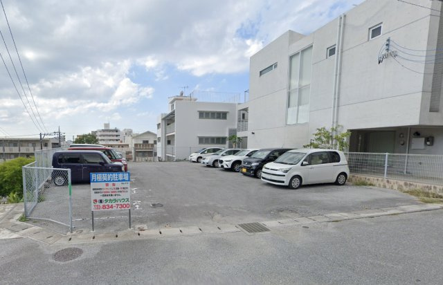 那覇市おもろまち２丁目の駐車場の外観