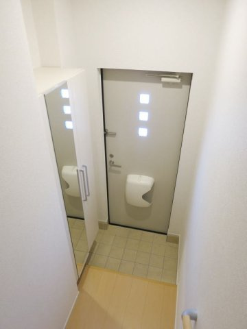 グリーシースプーンの玄関