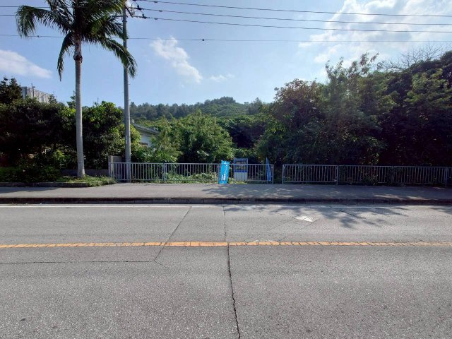 【売地】南城市佐敷仲伊保－１区画の前面道路含む現地写真