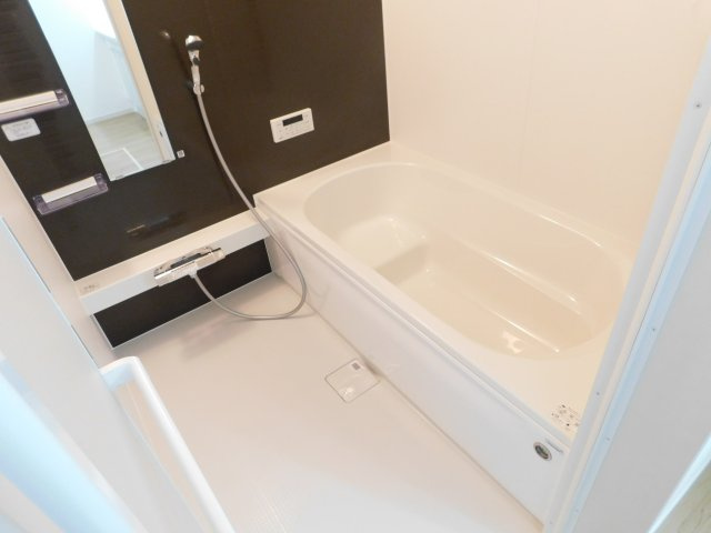 名古屋市瑞穂区萩山町２丁目の新築一戸建の浴室|◇浴室◇　　広い１坪サイズ・浴室暖房乾燥機・保温浴槽・追い焚き機能・ベンチ浴槽・エコシャワー・オートバス・バリアフリーバス