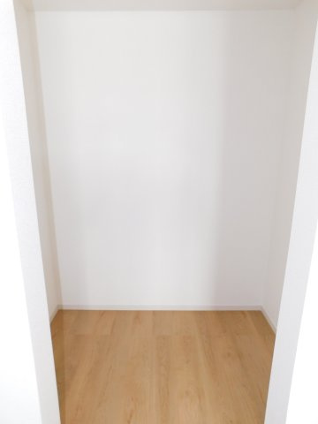 名古屋市瑞穂区萩山町２丁目の新築一戸建の収納|◇ウォークインクローゼット◇　　家族の洋服や季節の荷物など大容量収納できます♪