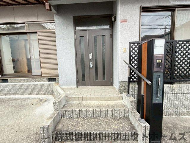 枚方市氷室台１丁目　中古戸建の玄関|きれいな玄関です