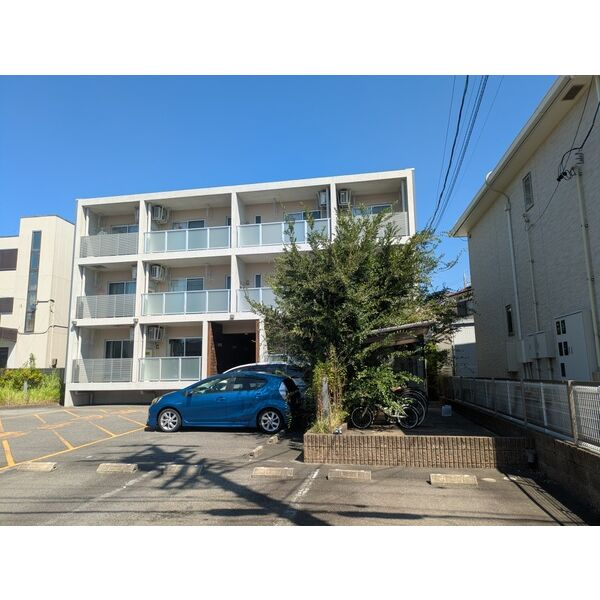 PINE EAST(パインイースト)の居間・リビング