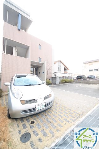 ラ・パルスの駐車場