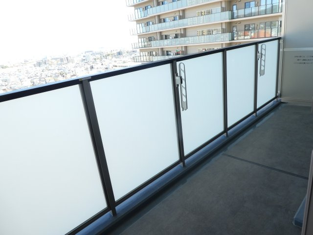 ジオタワー宝塚　グランレジスのバルコニー