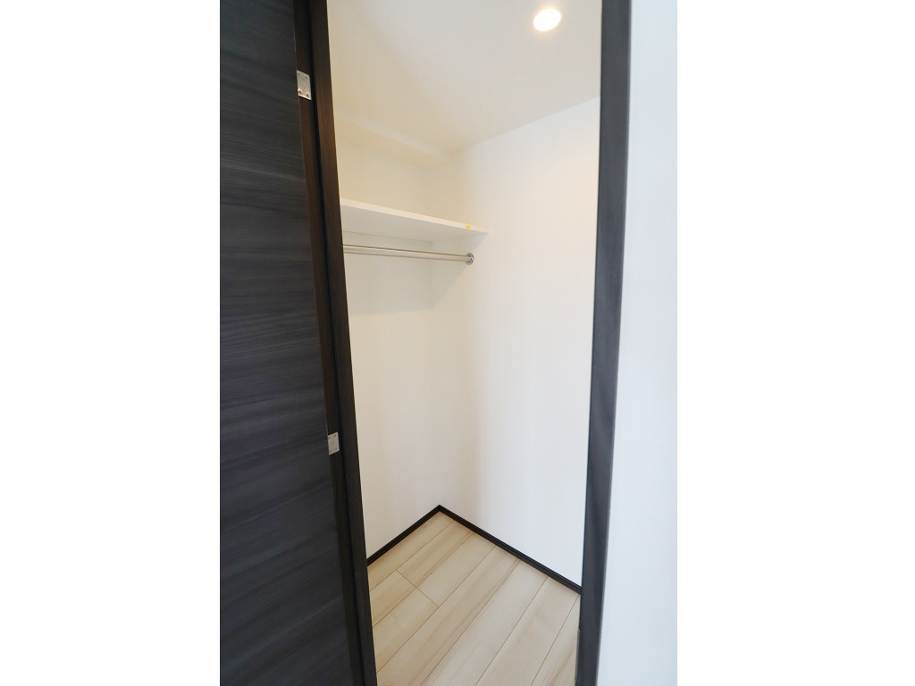 ジェノヴィア南千住Ⅵスカイガーデンの内装|明るい色調の室内です