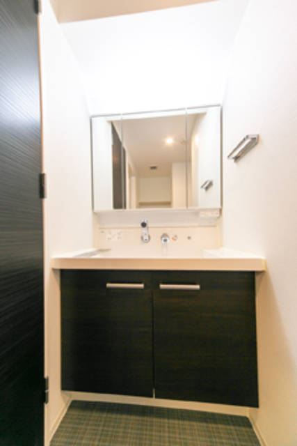 セレニティー神田の洗面所|※写真は同タイプ住戸です。