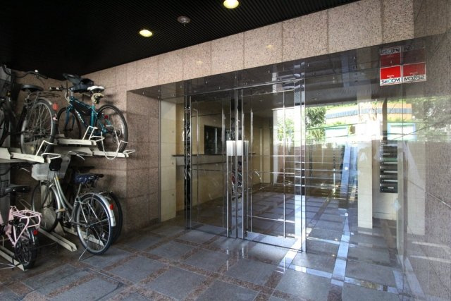 シンシア六本木のエントランス|毎日通るエントランスはこのようになっています