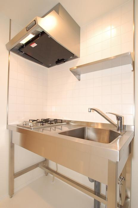 グランドコンシェルジュ広尾のキッチン|コンパクトなキッチンで掃除もラクラク