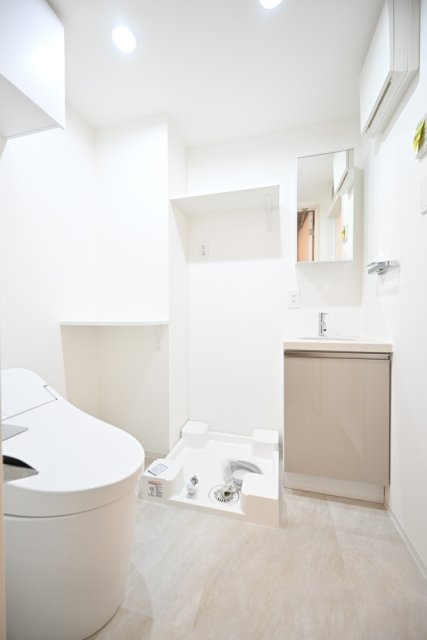 Ｌｅ　Ｎｉｄ　日本橋の洗面所|明るい洗面所です