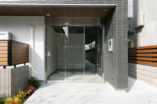 シャーメゾン八戸ノ里のエントランス