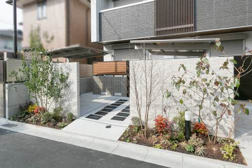 シャーメゾン八戸ノ里のエントランス