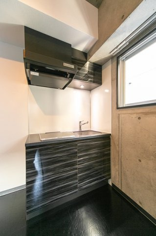 ＶＡＩＮＱＵＥＵＲ　ｉｗａｍｏｔｏｃｈｏのキッチン|※写真は同タイプ住戸です。