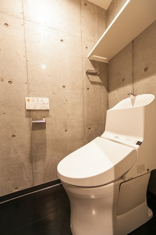 ＶＡＩＮＱＵＥＵＲ　ｉｗａｍｏｔｏｃｈｏのトイレ|※写真は同タイプ住戸です。