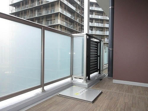 ＨＡＲＵＭＩ　ＦＬＡＧ　ＳＵＮ　ＶＩＬＬＡＧＥ　Ｔ棟のバルコニー|バルコニー