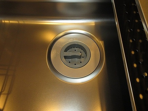 ＨＡＲＵＭＩ　ＦＬＡＧ　ＳＵＮ　ＶＩＬＬＡＧＥ　Ｔ棟のキッチン|ディスポーザー