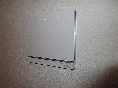 ＨＡＲＵＭＩ　ＦＬＡＧ　ＳＵＮ　ＶＩＬＬＡＧＥ　Ｔ棟の設備|床暖房パネル