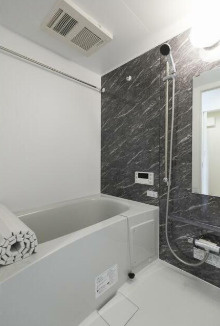 【浴室】 | メゾン・ド・プティ | 追い焚き機能、浴室乾燥機付きバス。