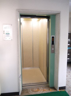 【その他共用部分】 | 勿論エレベーターが備え付けられています。