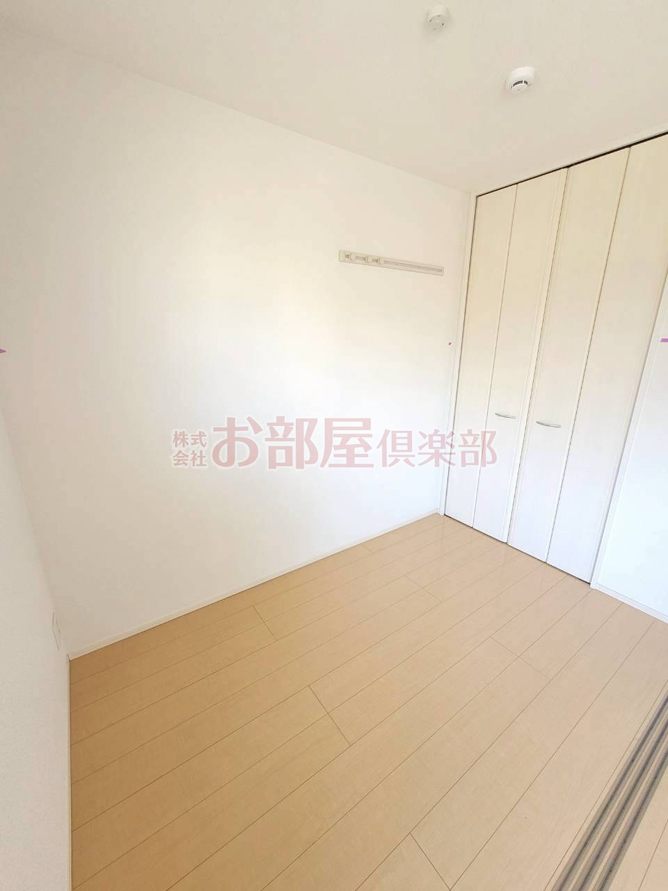 ガーデンヒルズ荒木の洋室|明るい洋室です