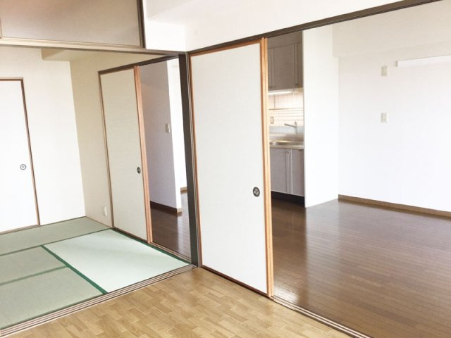 コーシャハイツ港２号棟の和室