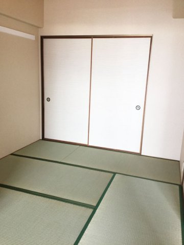 コーシャハイツ港２号棟の和室