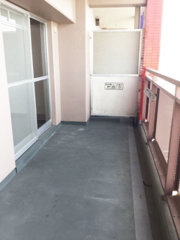 コーシャハイツ港２号棟のバルコニー