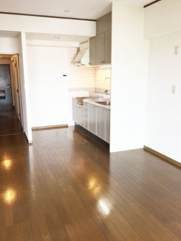 コーシャハイツ港２号棟の居間・リビング