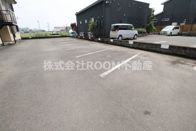 メゾン都原の駐車場|カースペースがあります