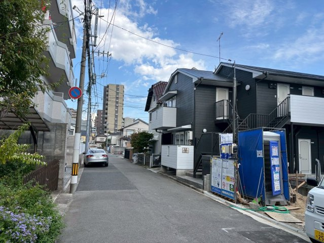 佐伯区楽々園3丁目の前面道路含む現地写真