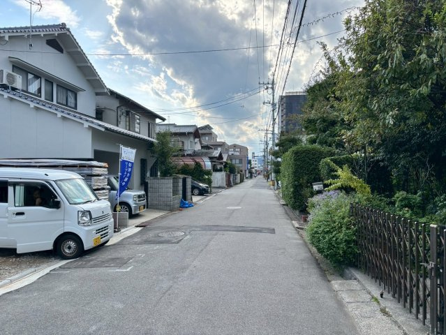 佐伯区楽々園3丁目の前面道路含む現地写真