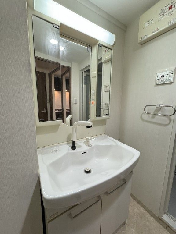 Y’z Lucaoの独立洗面台