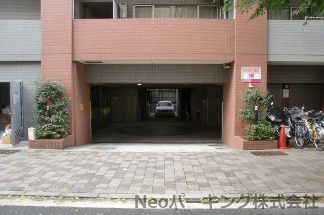 横浜市中区弁天通１丁目の駐車場