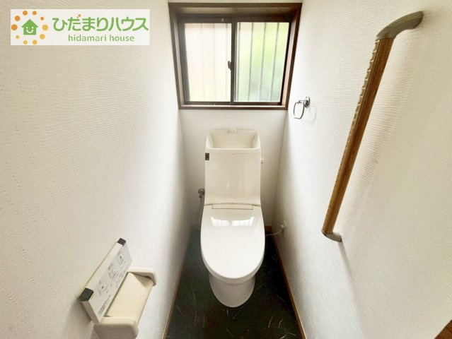 【トイレ】 | 常総市水海道森下町　中古戸建 | 1・2階にトイレあり。階段を降りなくてもいいので、高齢者の方も優しい☆彡
