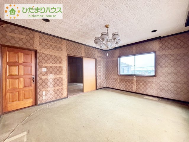 【寝室】 | 常総市水海道森下町　中古戸建 | 広めの主寝室は、ベッドの他にもパソコンデスクやドレッサーなども置けちゃいます(*^-^*)