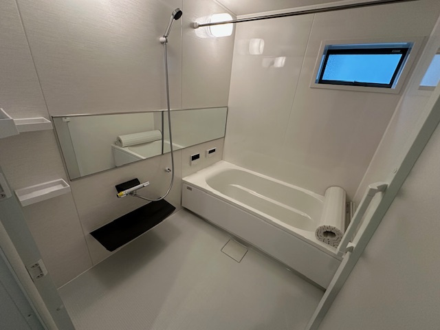 【浴室】 | プルメリア永楽荘3丁目Ⅱ　2号地 | 浴室乾燥機を搭載、一坪サイズのバスルーム！ゆったりとお湯に浸かって1日の疲れを癒していただけます。