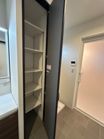 【収納】 | プルメリア永楽荘3丁目Ⅱ　2号地 | 洗面室にはリネン庫が設けられているので、洗面用品やタオル等もスッキリ収納可能です。