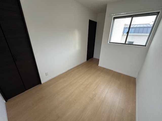 【洋室】 | プルメリア永楽荘3丁目Ⅱ　2号地 | 約5帖の洋室！ゆとりある4LDKの間取りで、お子様それぞれの個室や趣味部屋を作ることも可能です。