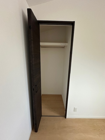 【収納】 | プルメリア永楽荘3丁目Ⅱ　2号地 | 約5帖の洋室！クローゼットは洋服や小物類等を収納でき、スッキリとした空間を保てます。