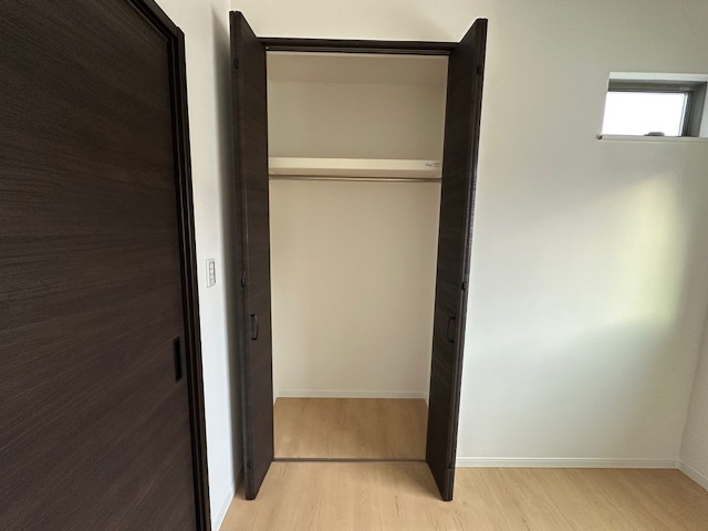 【収納】 | プルメリア永楽荘3丁目Ⅱ　2号地 | 約5.2帖洋室のクローゼット！全居室に収納が備わり、お部屋も広くスッキリ使える嬉しい設計です。