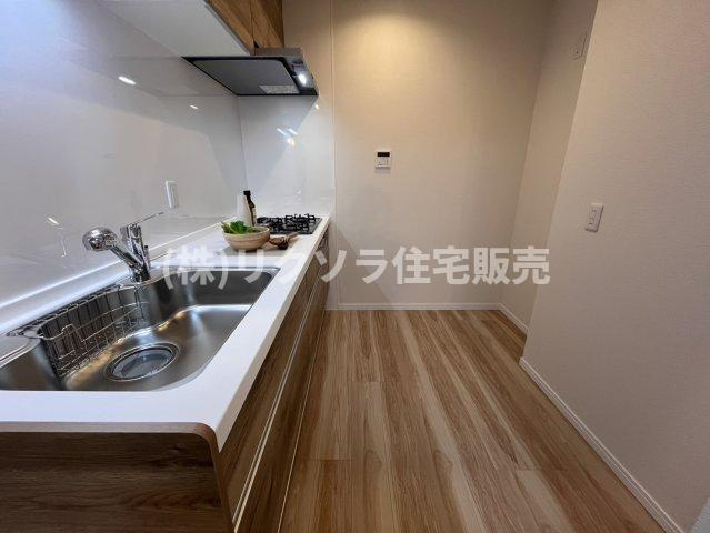 寝屋川コーポラスのキッチン|LDK17.5帖
■物件内覧・資金計画相談・住宅ローン相談、リフォーム相談、お問合せ受付中■
※当日・翌日のご内覧、ご相談はお電話でのお問合せがスムーズです！