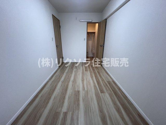 寝屋川コーポラスの洋室|洋室5.3帖
■物件内覧・資金計画相談・住宅ローン相談、リフォーム相談、お問合せ受付中■
※当日・翌日のご内覧、ご相談はお電話でのお問合せがスムーズです！