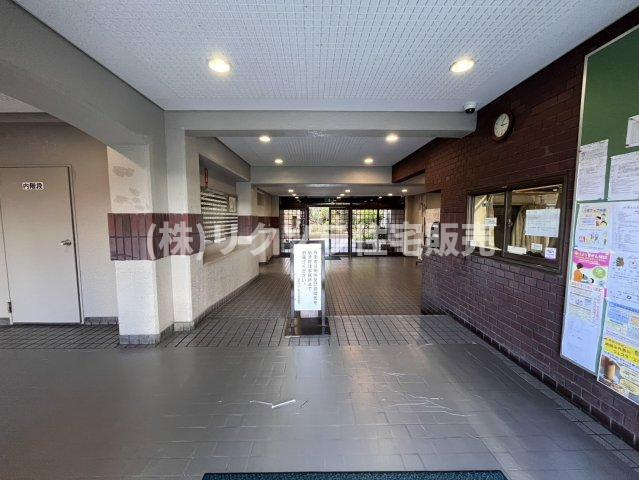 寝屋川コーポラスのエントランス|■物件内覧・資金計画相談・住宅ローン相談、リフォーム相談、お問合せ受付中■
※当日・翌日のご内覧、ご相談はお電話でのお問合せがスムーズです！