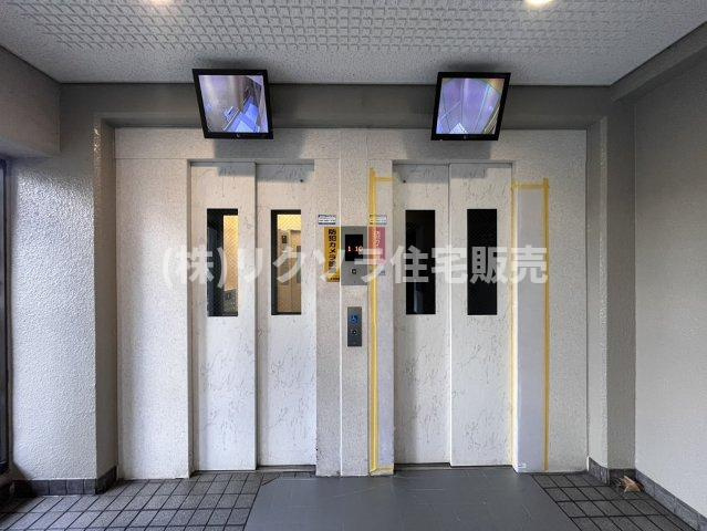 寝屋川コーポラスのその他共用部分|エレベーター2基
■物件内覧・資金計画相談・住宅ローン相談、リフォーム相談、お問合せ受付中■
※当日・翌日のご内覧、ご相談はお電話でのお問合せがスムーズです！